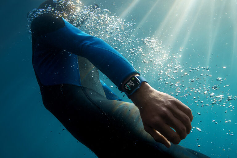 Read more about the article How to Choose the Right Fitness Watch for Swimming: Features and Considerations